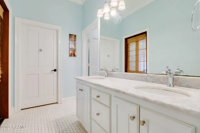 $950,000 | 702 Rue Dauphine, Eunice, LA 70535