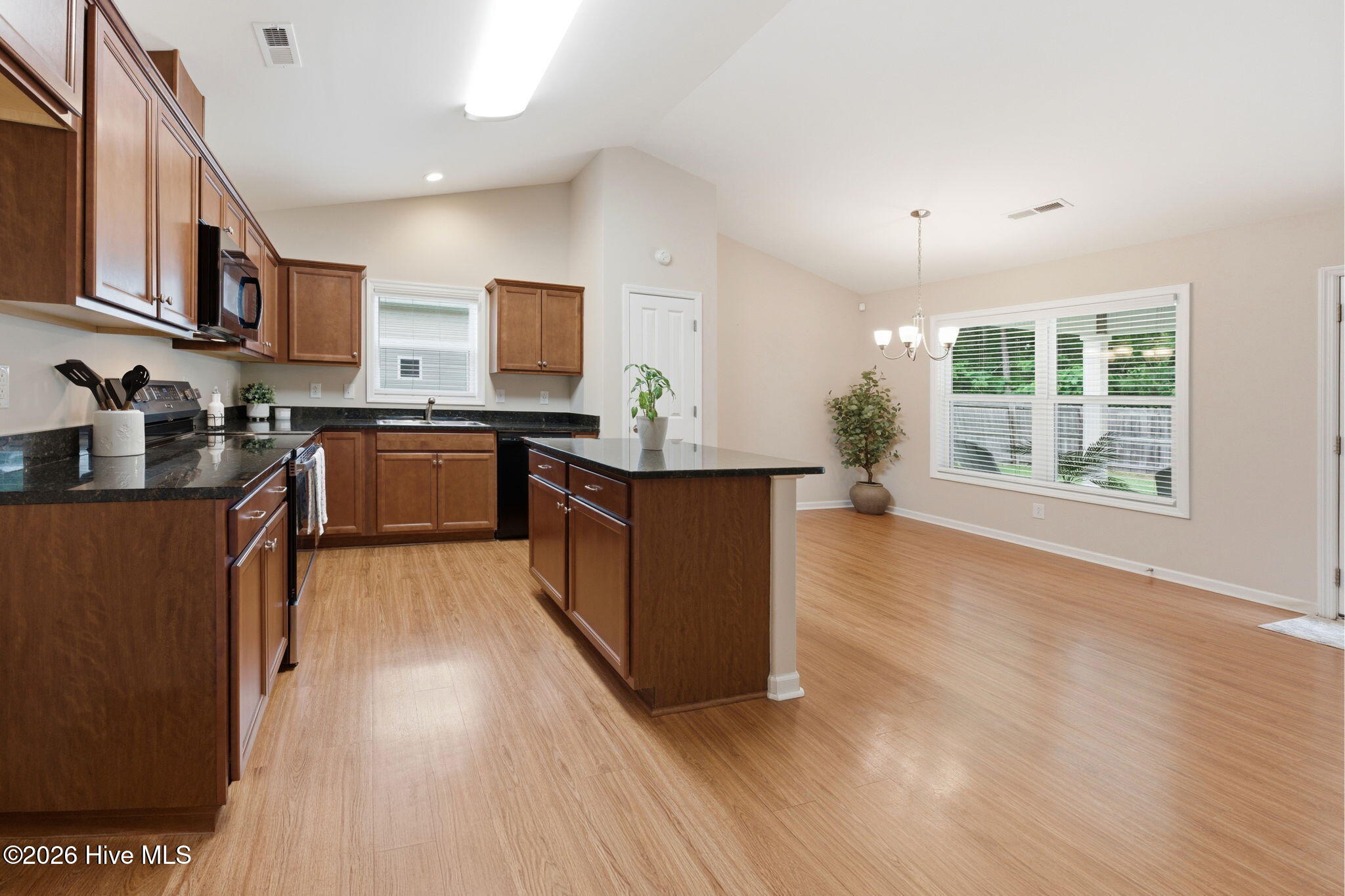 306 Station House Road New Bern, NC 28562 - Photo 17 of 46 Kitchen