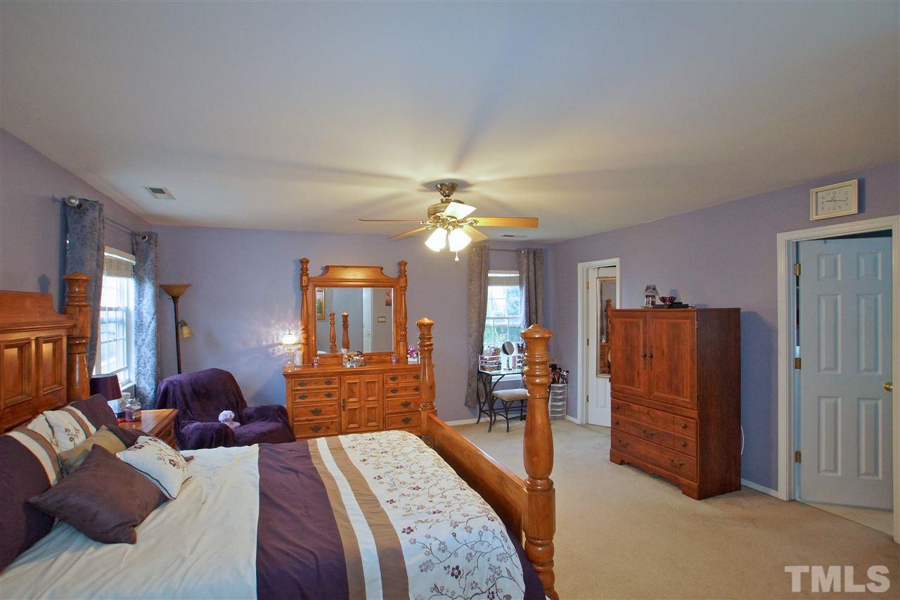 1009 Antside Court Raleigh, NC 27610 - Photo 13 of 25 Gallery Image 13