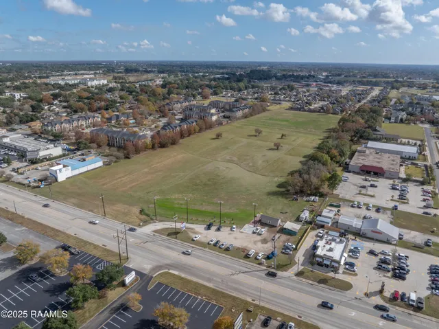 $10,925,000 | 2231 Kaliste Saloom Road, Lafayette, LA 70508