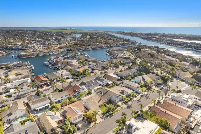 $2,050,000 | 3834 Mistral Drive, Huntington Beach, CA 92649