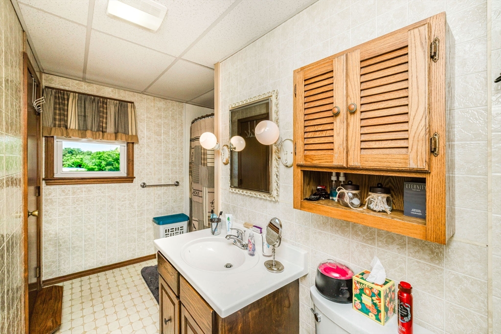 706 Gifford Road Westport, MA 02790 - Photo 27 of 38
