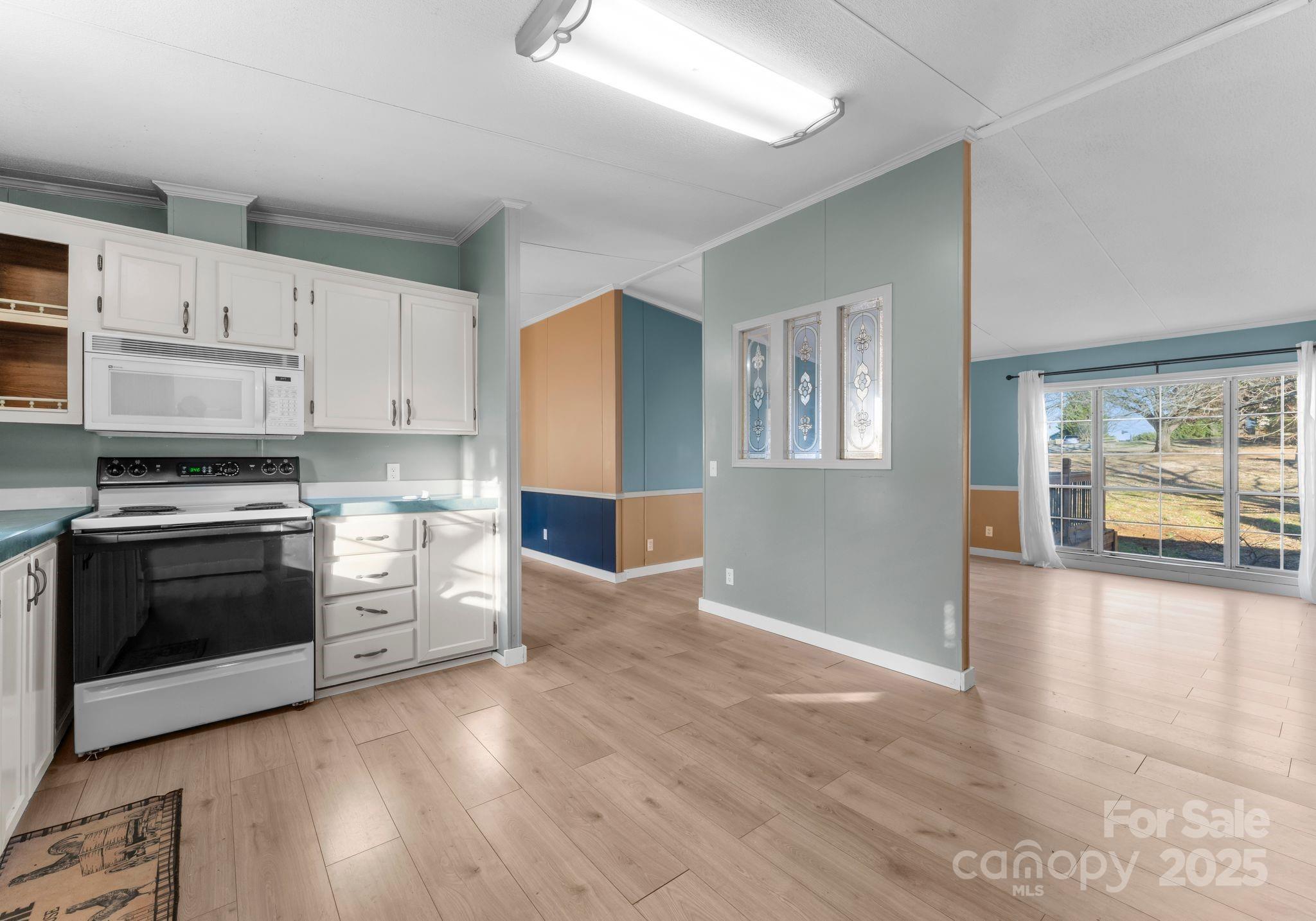 1812 Shearers Road Davidson, NC 28036 - Photo 11 of 40 a kitchen with granite countertop a stove and a refrigerator