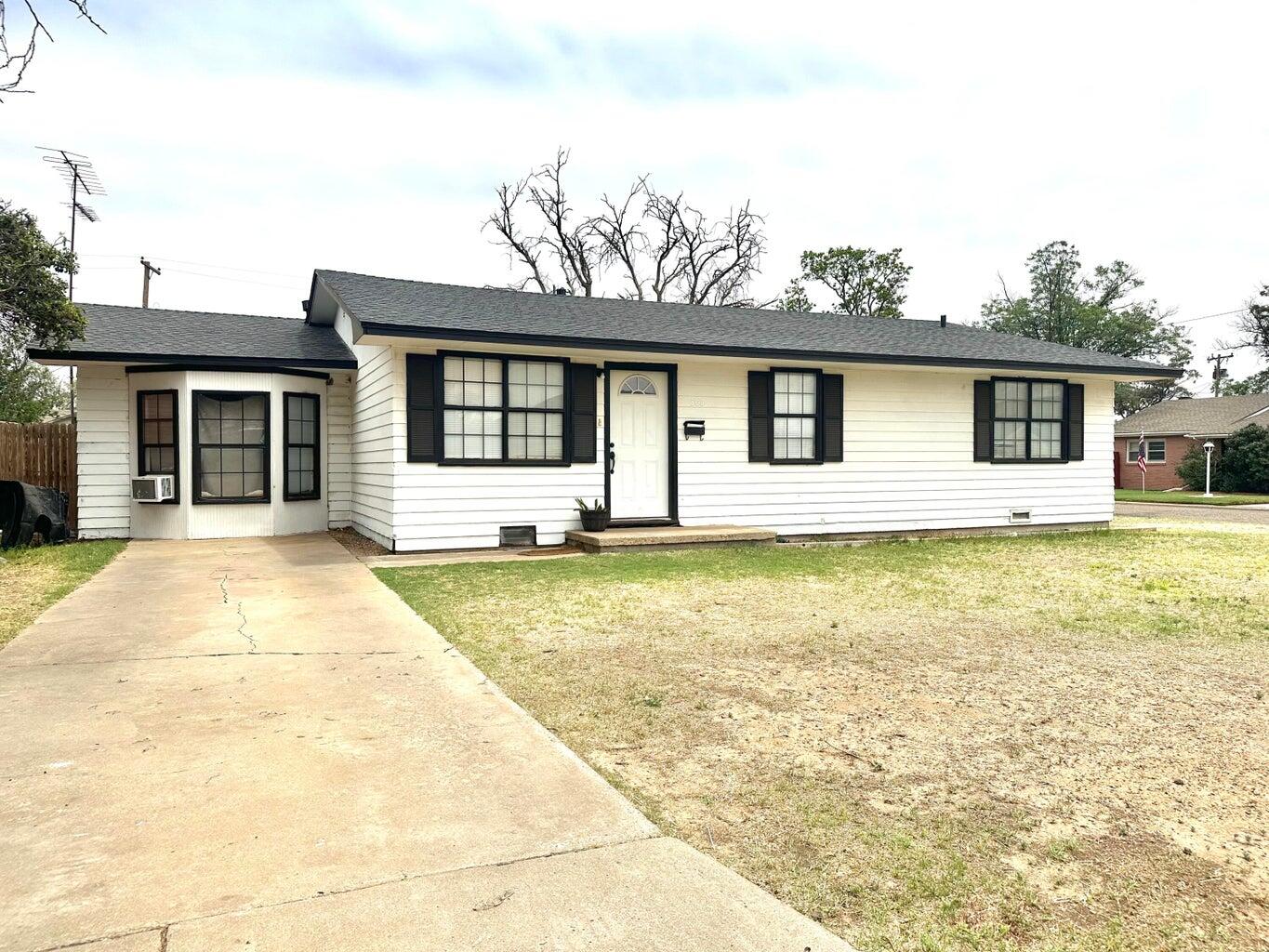 300 Amarillo Street Plainview, TX 79072 - Photo 1 of 13 1