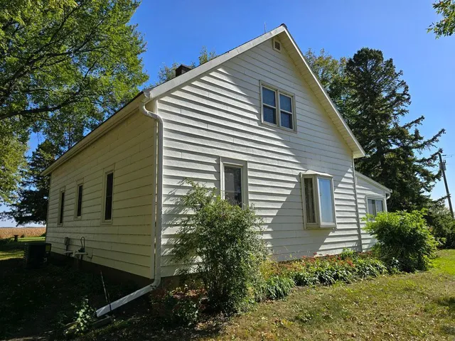 $339,900 | 45335 T-91, Courtland, MN 56021