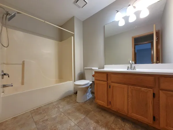 $218,900 | 1850 Donegal Drive, Unit 4, Woodbury, MN 55125