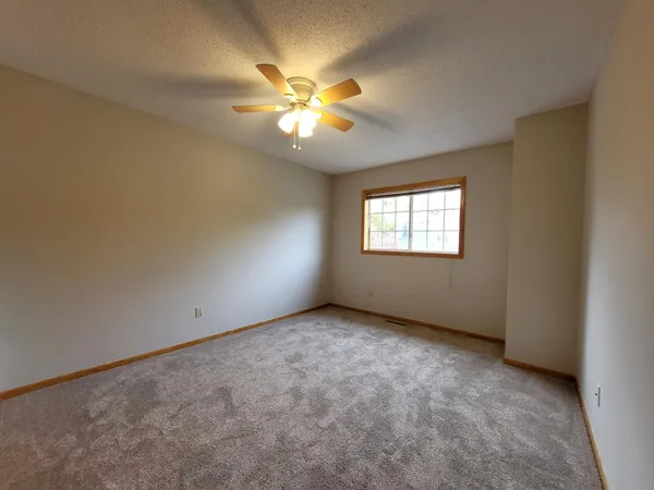 $218,900 | 1850 Donegal Drive, Unit 4, Woodbury, MN 55125
