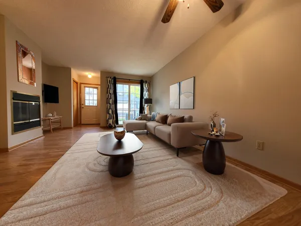$218,900 | 1850 Donegal Drive, Unit 4, Woodbury, MN 55125