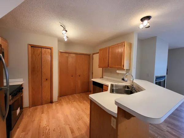 $218,900 | 1850 Donegal Drive, Unit 4, Woodbury, MN 55125