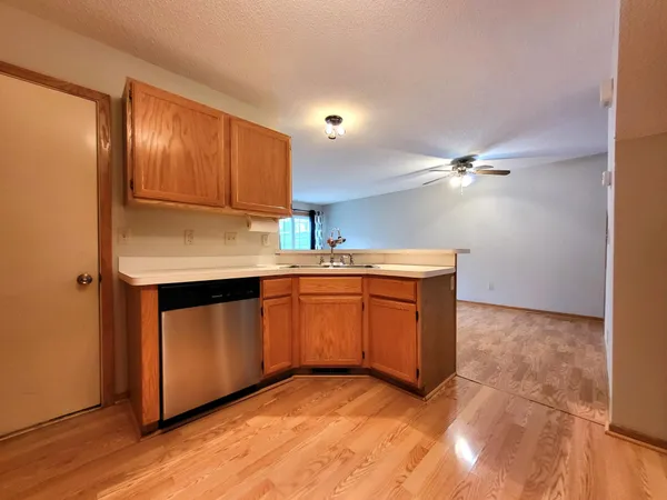 $218,900 | 1850 Donegal Drive, Unit 4, Woodbury, MN 55125