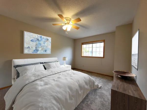 $218,900 | 1850 Donegal Drive, Unit 4, Woodbury, MN 55125