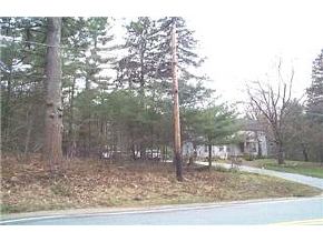 409 Mammoth Road Pelham, NH 03076 - Photo 2 of 4