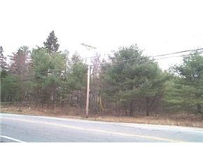 409 Mammoth Road Pelham, NH 03076 - Photo 3 of 4