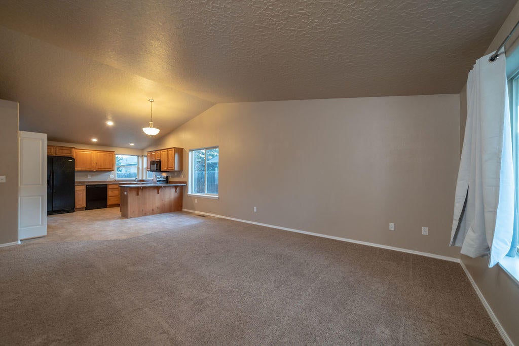 16477 Riley Drive La Pine, OR 97739 - Photo 10 of 26 PhotoMyListing-14