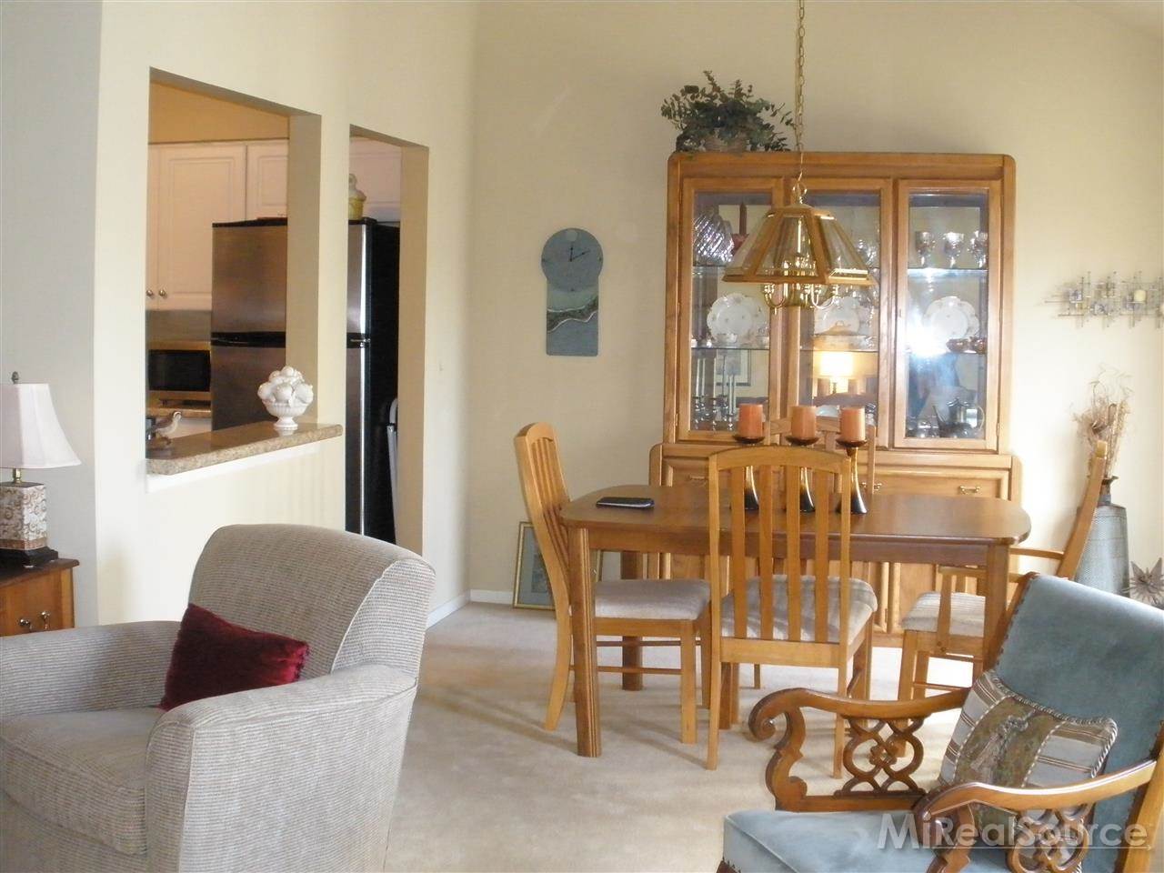 747 Eastbridge Court Rochester, MI 48307 - Photo 4 of 13 31173679-3.JPG