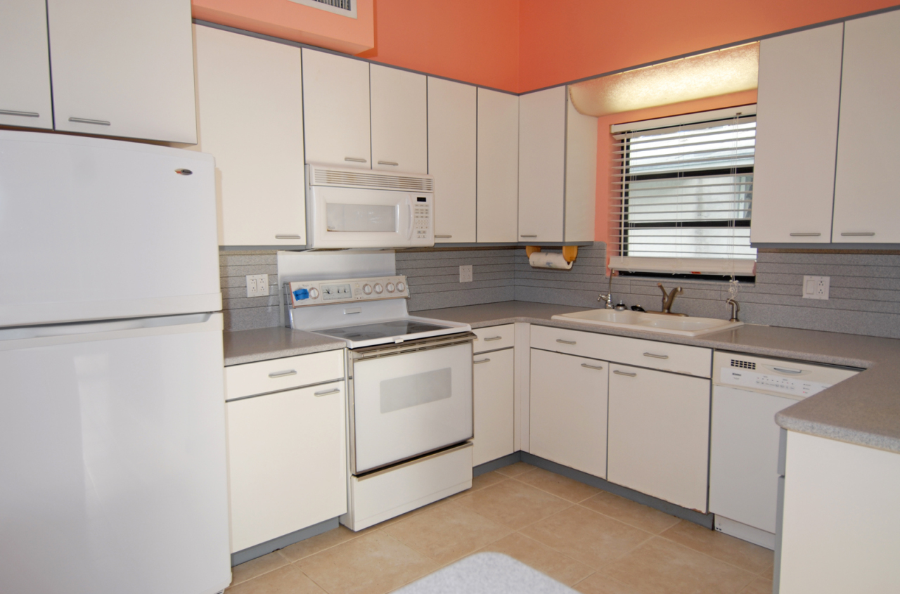 437 4th Road Key Largo, FL 33037 - Photo 7 of 21 Alternate View of Kitchen