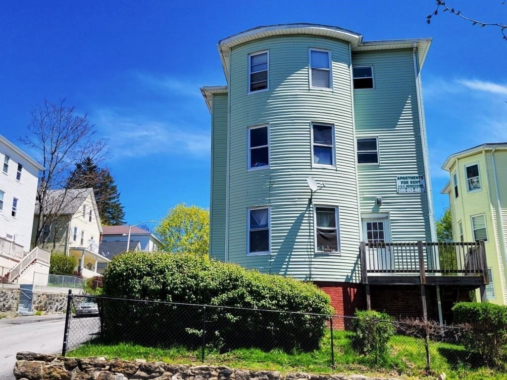 225 Vernon Street Worcester, MA 01607 - Photo 5 of 27