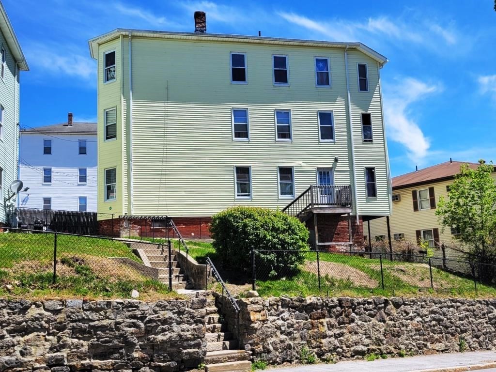 225 Vernon Street Worcester, MA 01607 - Photo 6 of 27