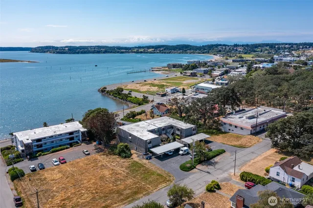 $215,000 | 1199 Southeast 9th Avenue, Unit 206, Oak Harbor, WA 98277