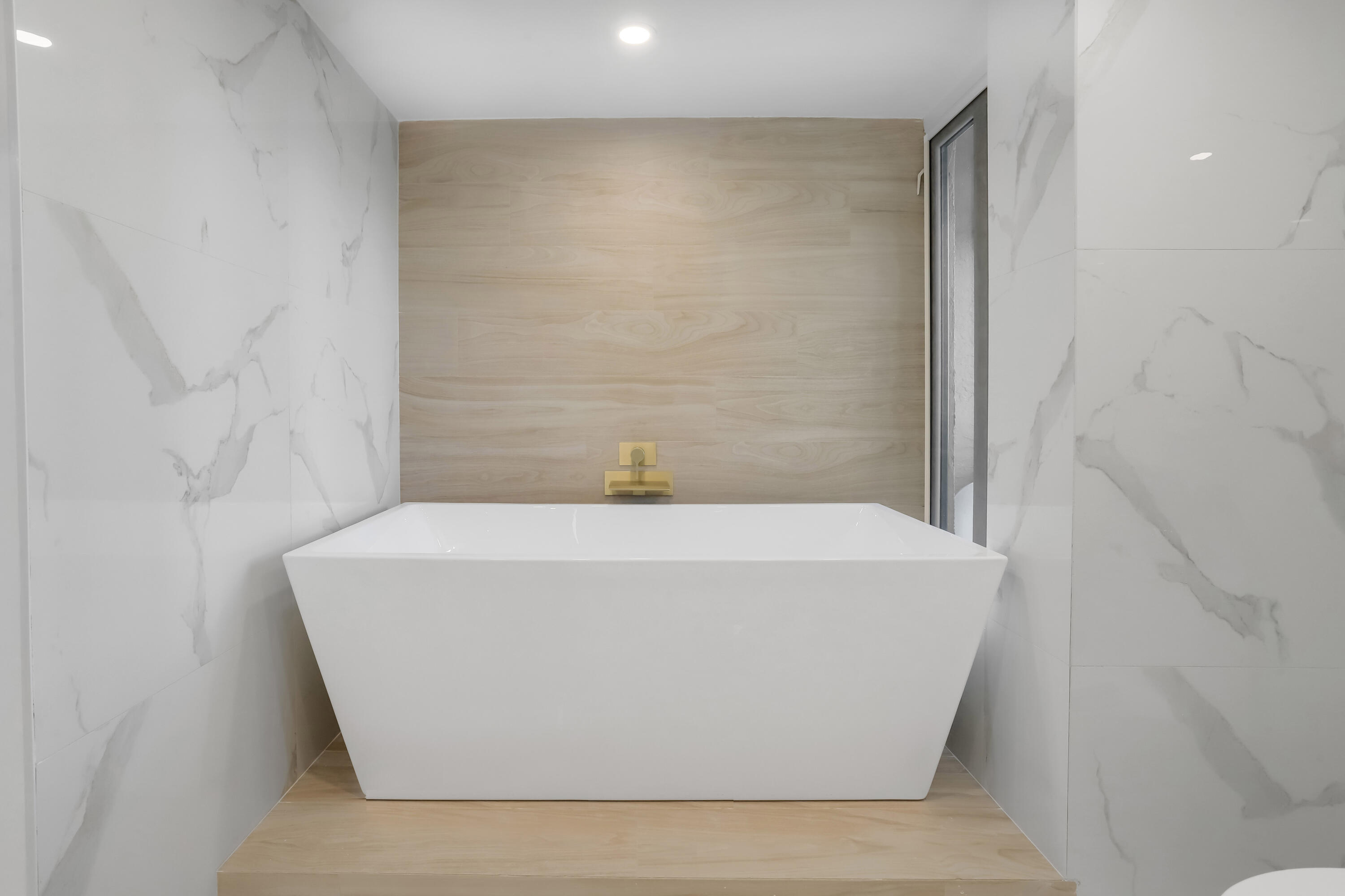 140 Southeast 5th Avenue, Unit 237 Boca Raton, FL 33432 - Photo 20 of 65 updated tub