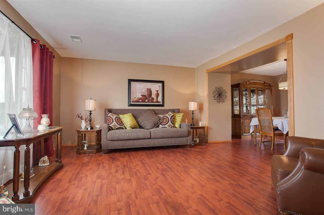 432 Springhouse Road Harrisburg, PA 17111 - Photo 4 of 25 Gallery Image 4