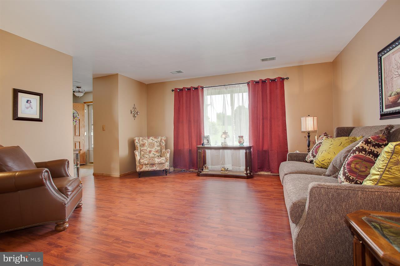 432 Springhouse Road Harrisburg, PA 17111 - Photo 5 of 25 Gallery Image 5
