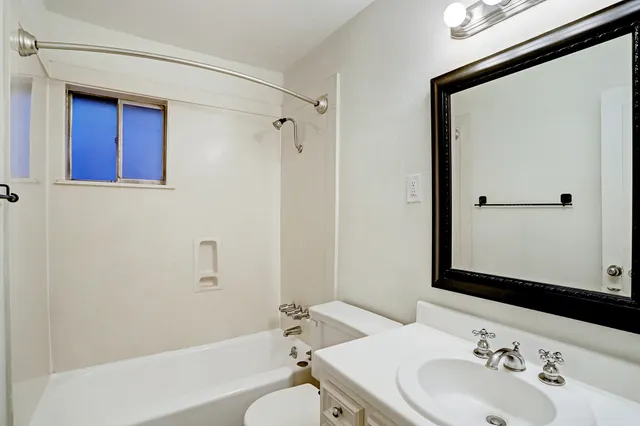 $1,395 | 2418 Mimosa Drive, Unit 5, Houston, TX 77019