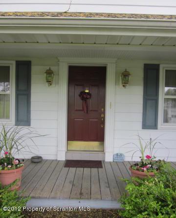 1121 Motichka Road Moscow, PA 18444 - Photo 4 of 59