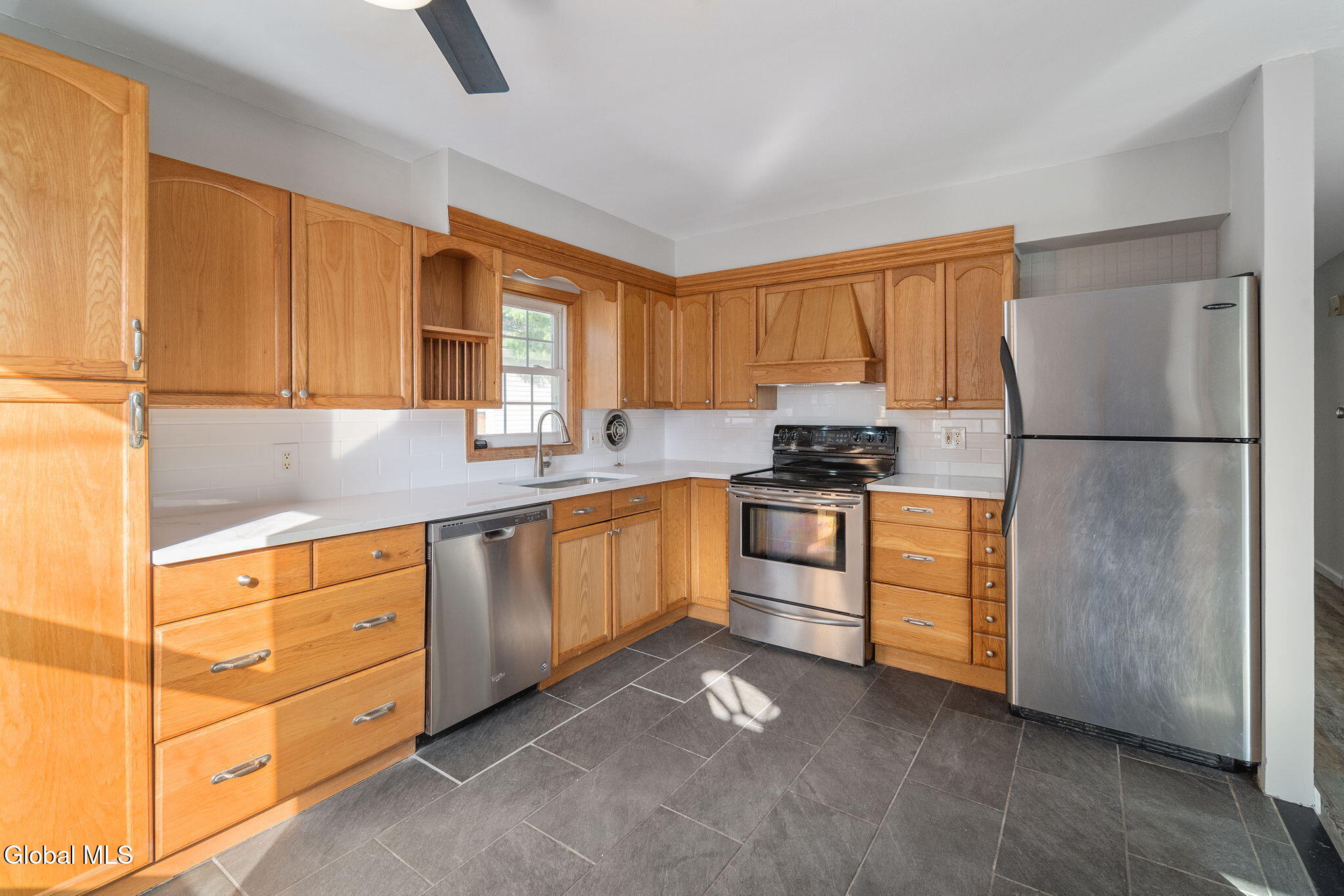 420 Chiswell Road Schenectady, NY 12304 - Photo 11 of 34 11-420ChiswellSt_11