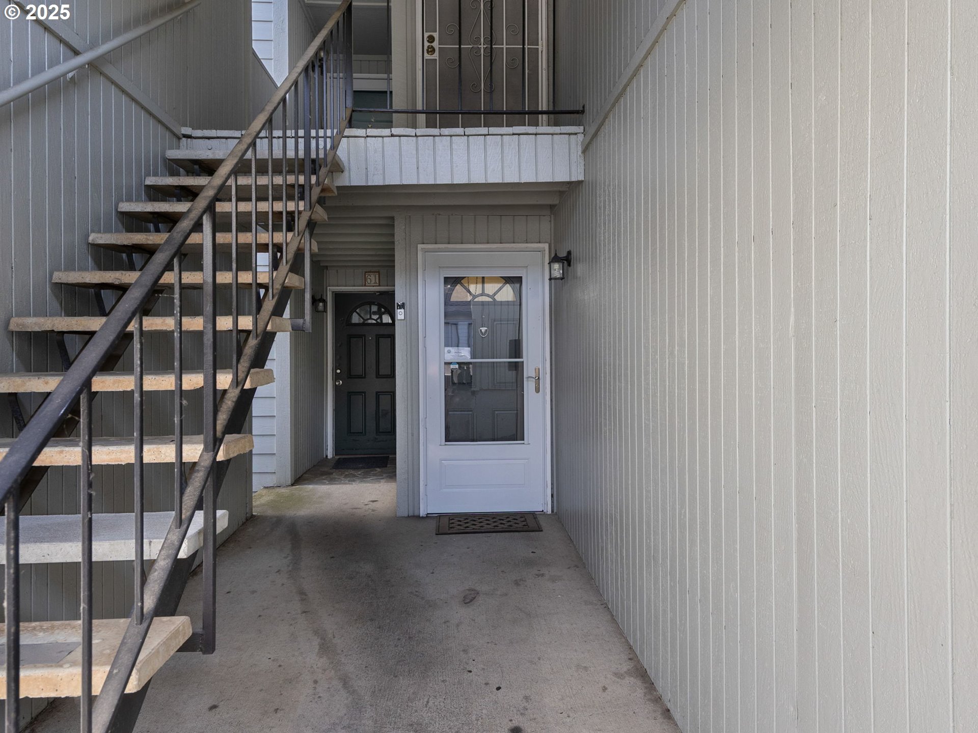 a view of entryway with a front door