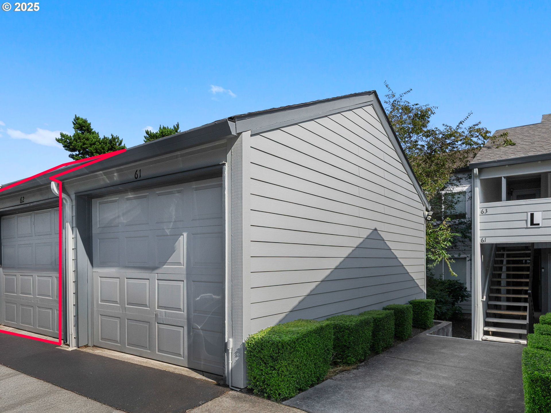 159 Southwest Florence Avenue, Unit 62 Gresham, OR 97080 - Photo 24 of 30 a backyard of a house with plants and brick wall