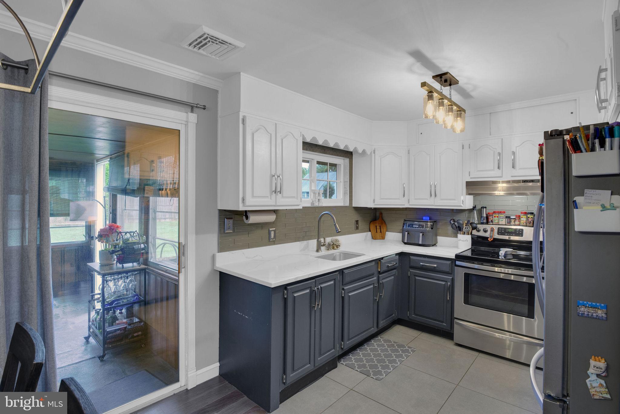 236 Cobalt Ridge Drive South Levittown, PA 19057 - Photo 10 of 21 Gallery Image 10