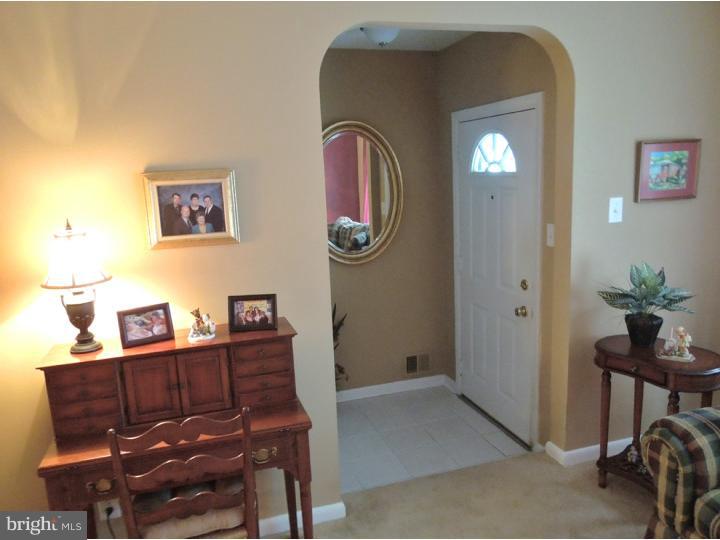 444 Arbor Road Cinnaminson, NJ 08077 - Photo 4 of 20 Living Room