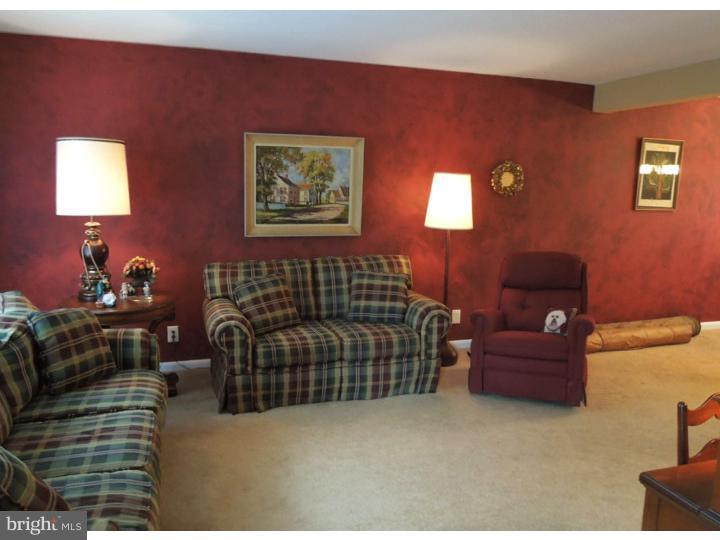 444 Arbor Road Cinnaminson, NJ 08077 - Photo 5 of 20 Living Room