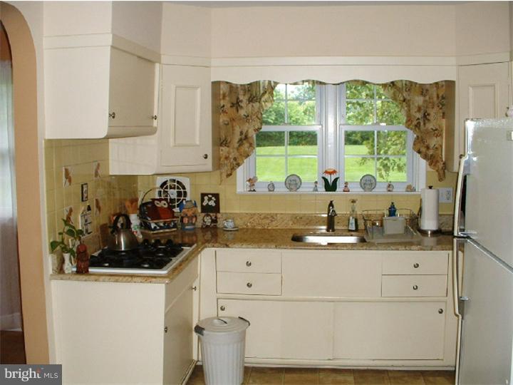 444 Arbor Road Cinnaminson, NJ 08077 - Photo 8 of 20 Kitchen