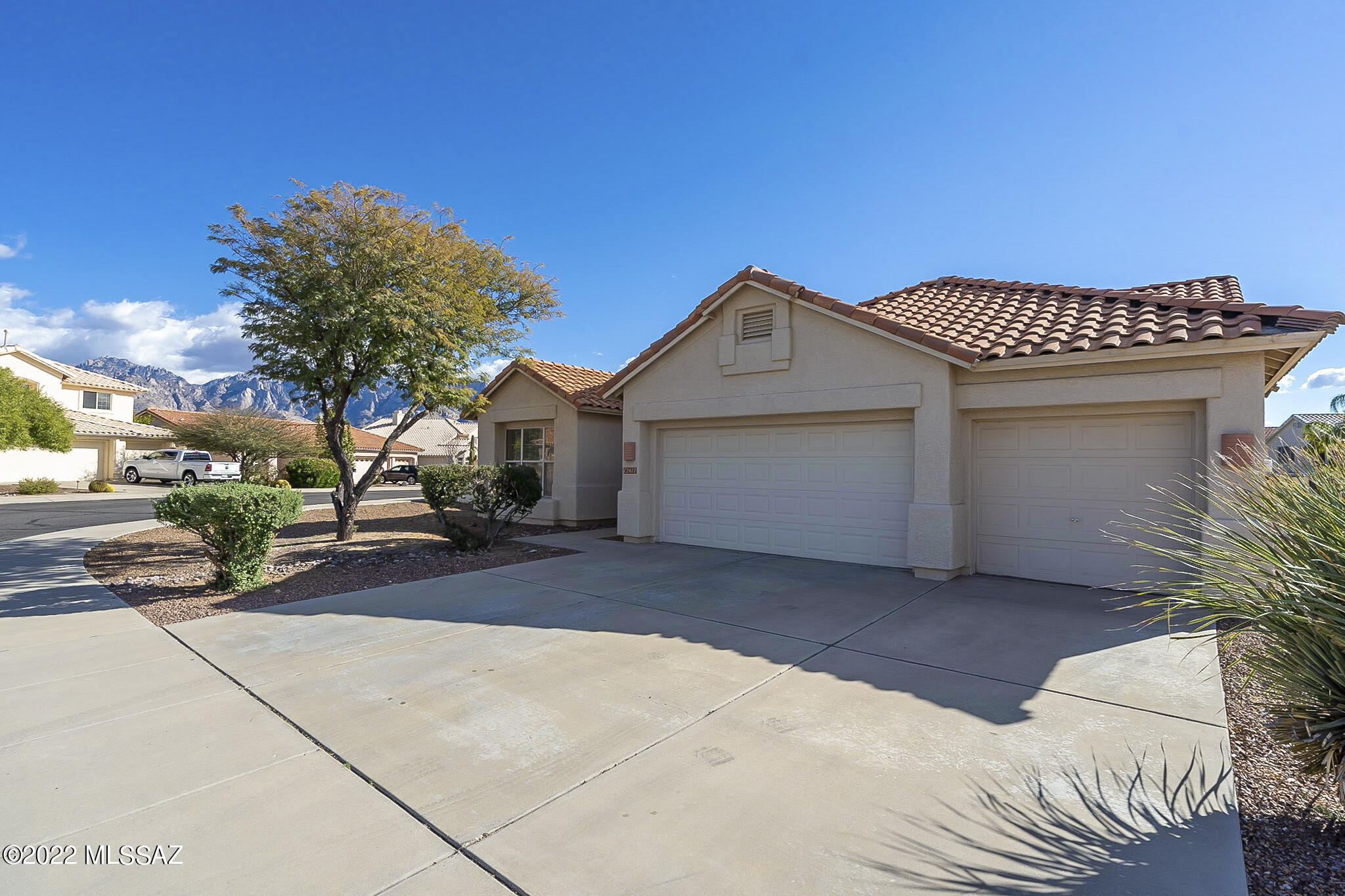 12417 North Mt Bigelow Road Oro Valley, AZ 85755 - Photo 2 of 48