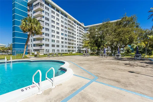 $169,000 | 4200 Hillcrest Drive, Unit 408, Hollywood, FL 33021
