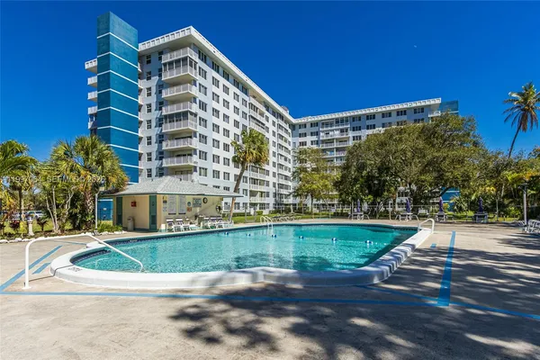 $169,000 | 4200 Hillcrest Drive, Unit 408, Hollywood, FL 33021