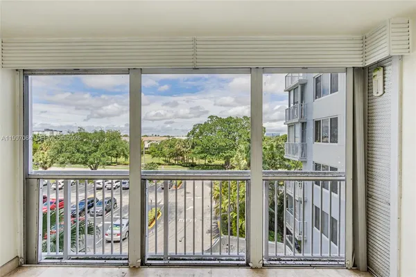 $169,000 | 4200 Hillcrest Drive, Unit 408, Hollywood, FL 33021