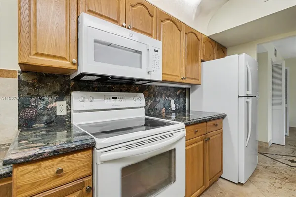 $169,000 | 4200 Hillcrest Drive, Unit 408, Hollywood, FL 33021