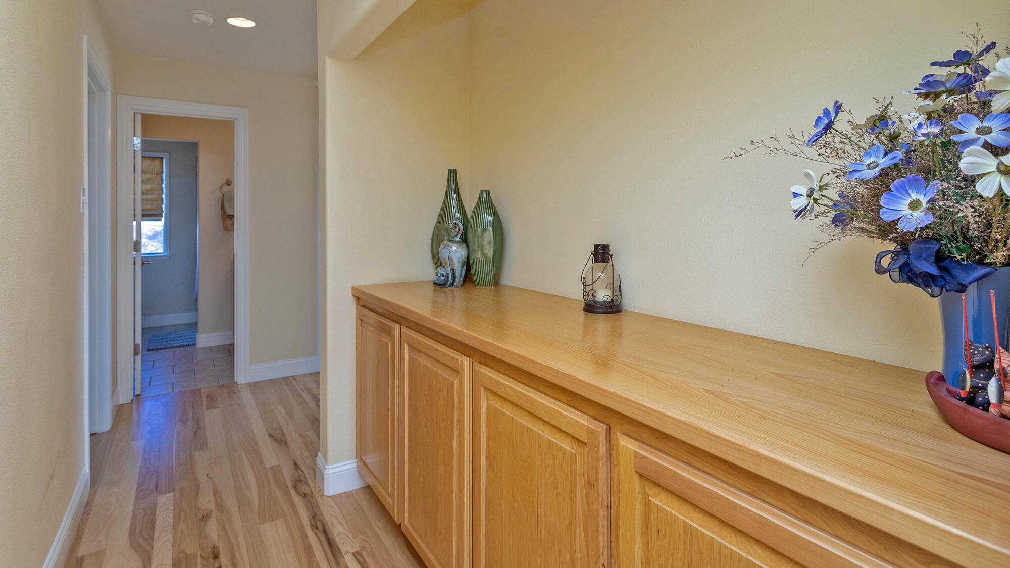 15723 Highland Point Way Redding, CA 96001 - Photo 14 of 40 hall