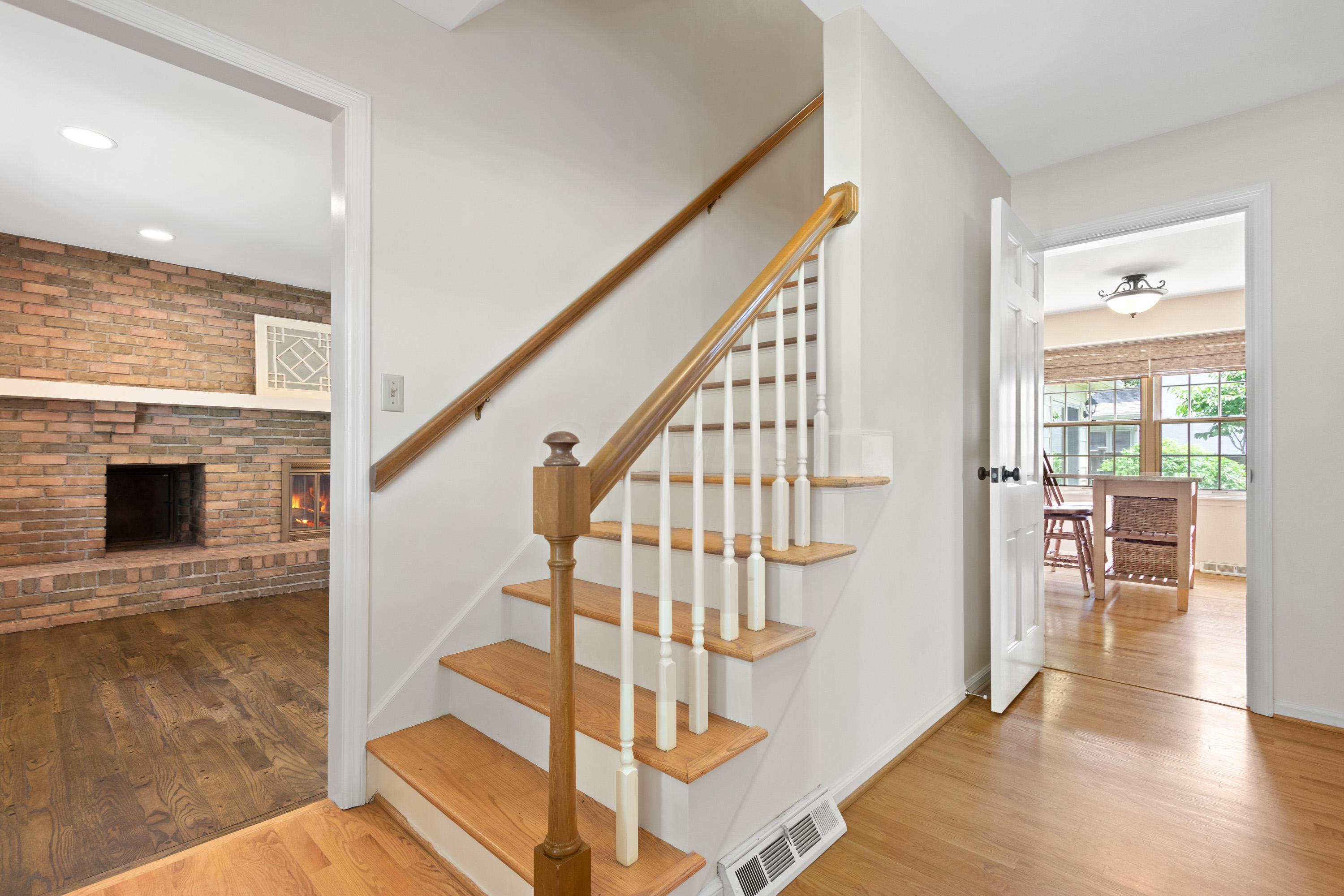 4374 Castleton Road West Columbus, OH 43220 - Photo 4 of 32 Gallery Image 4