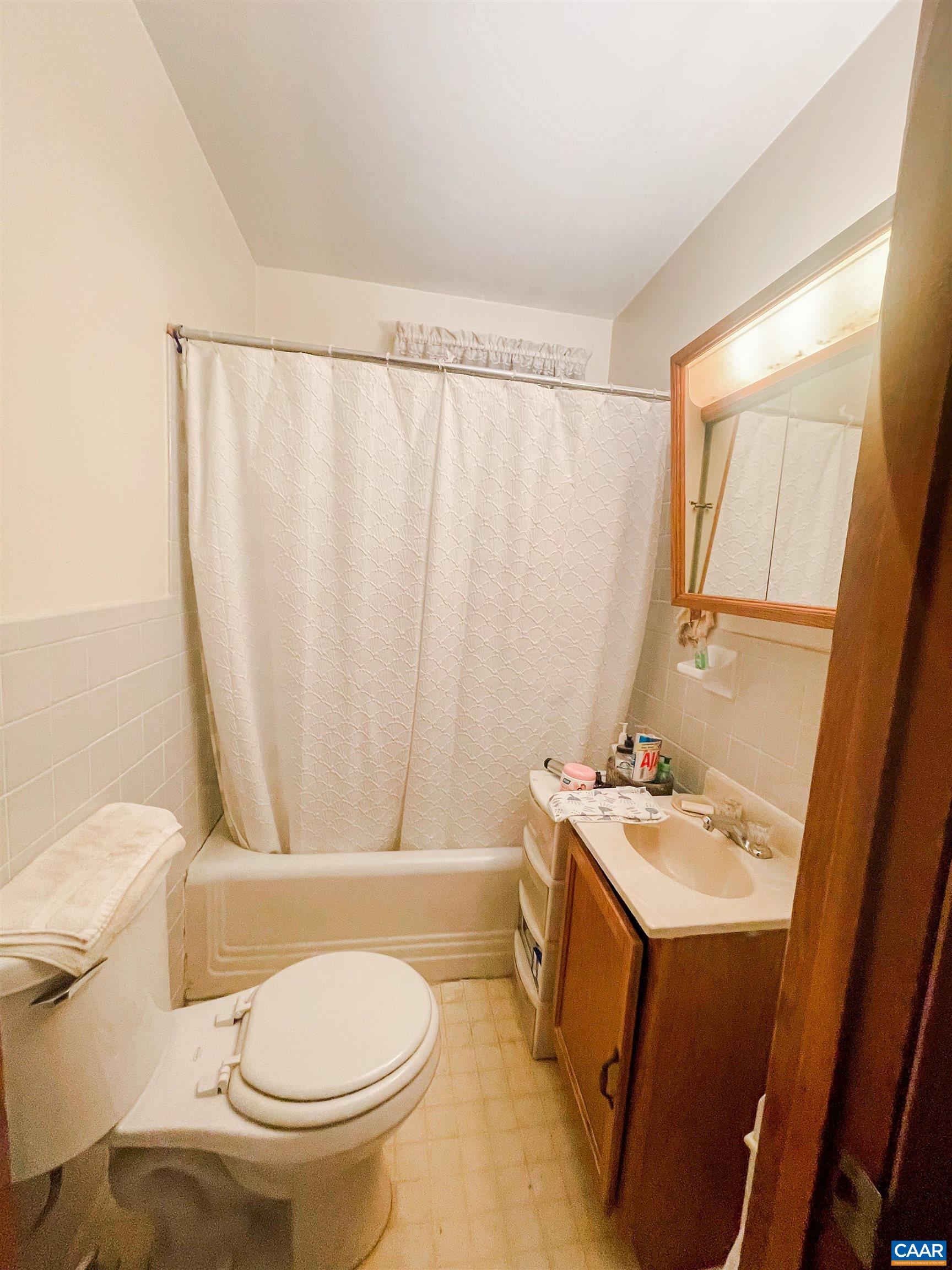 89 1 Horse Road Buckingham, VA 23921 - Photo 11 of 15 a bathroom with a sink toilet and shower