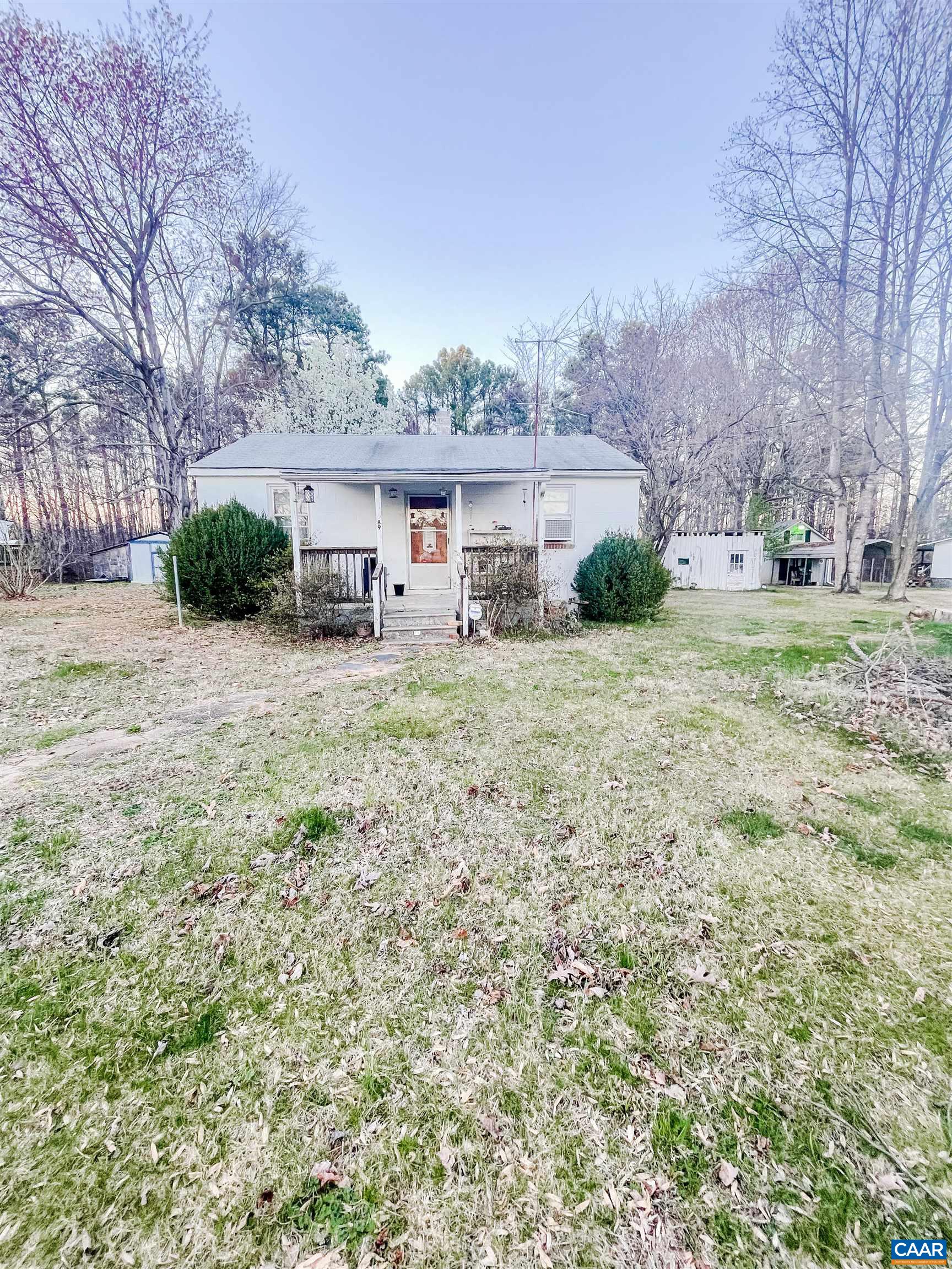 89 1 Horse Road Buckingham, VA 23921 - Photo 2 of 15 a view of a house with a yard