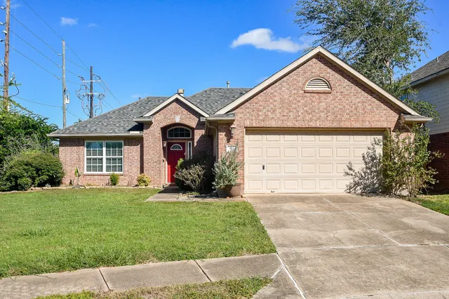 $2,300 | 3626 Stratford Town Lane, Sugar Land, TX 77498