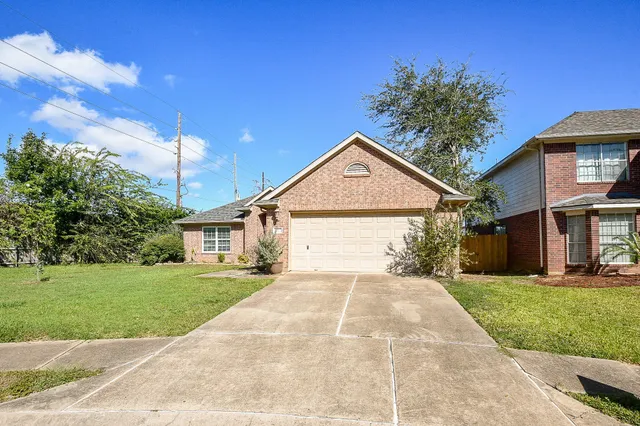 $2,300 | 3626 Stratford Town Lane, Sugar Land, TX 77498