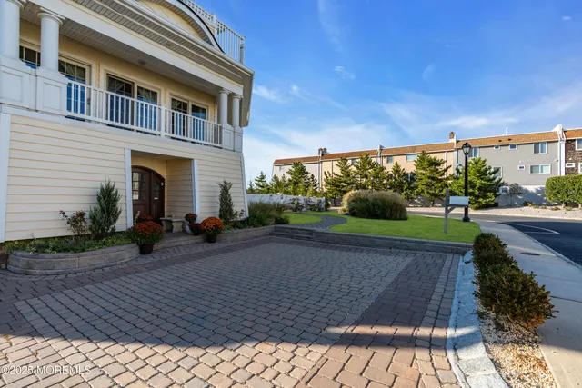 $3,399,000 | 2 Tradewinds Lane, Sea Bright, NJ 07760