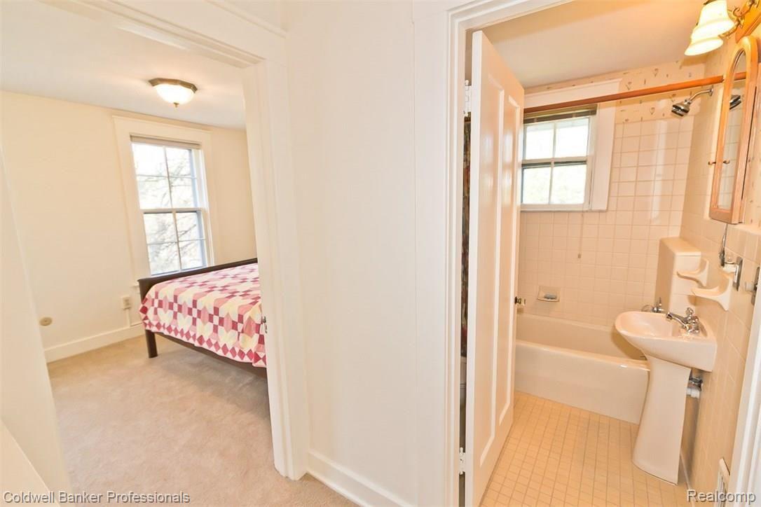 2324 Crooks Road Royal Oak, MI 48073 - Photo 45 of 51 K1.jpg