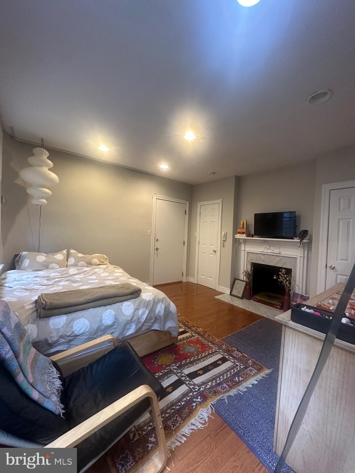 910 Clinton Street, Unit 1R Philadelphia, PA 19107 - Photo 5 of 14