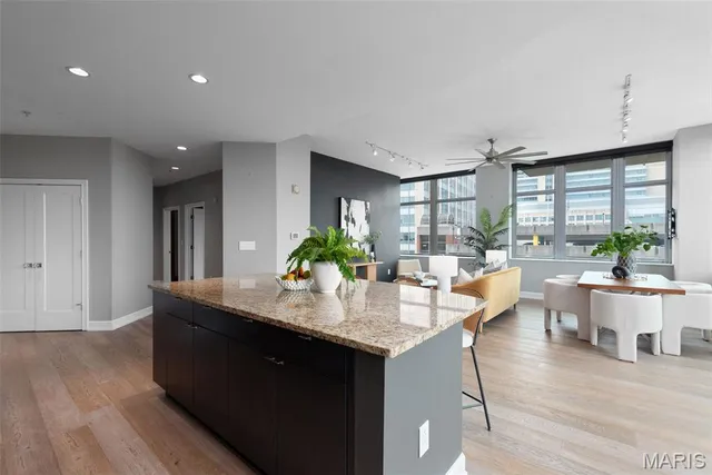 $655,000 | 4909 Laclede Avenue, Unit 701, St. Louis, MO 63108